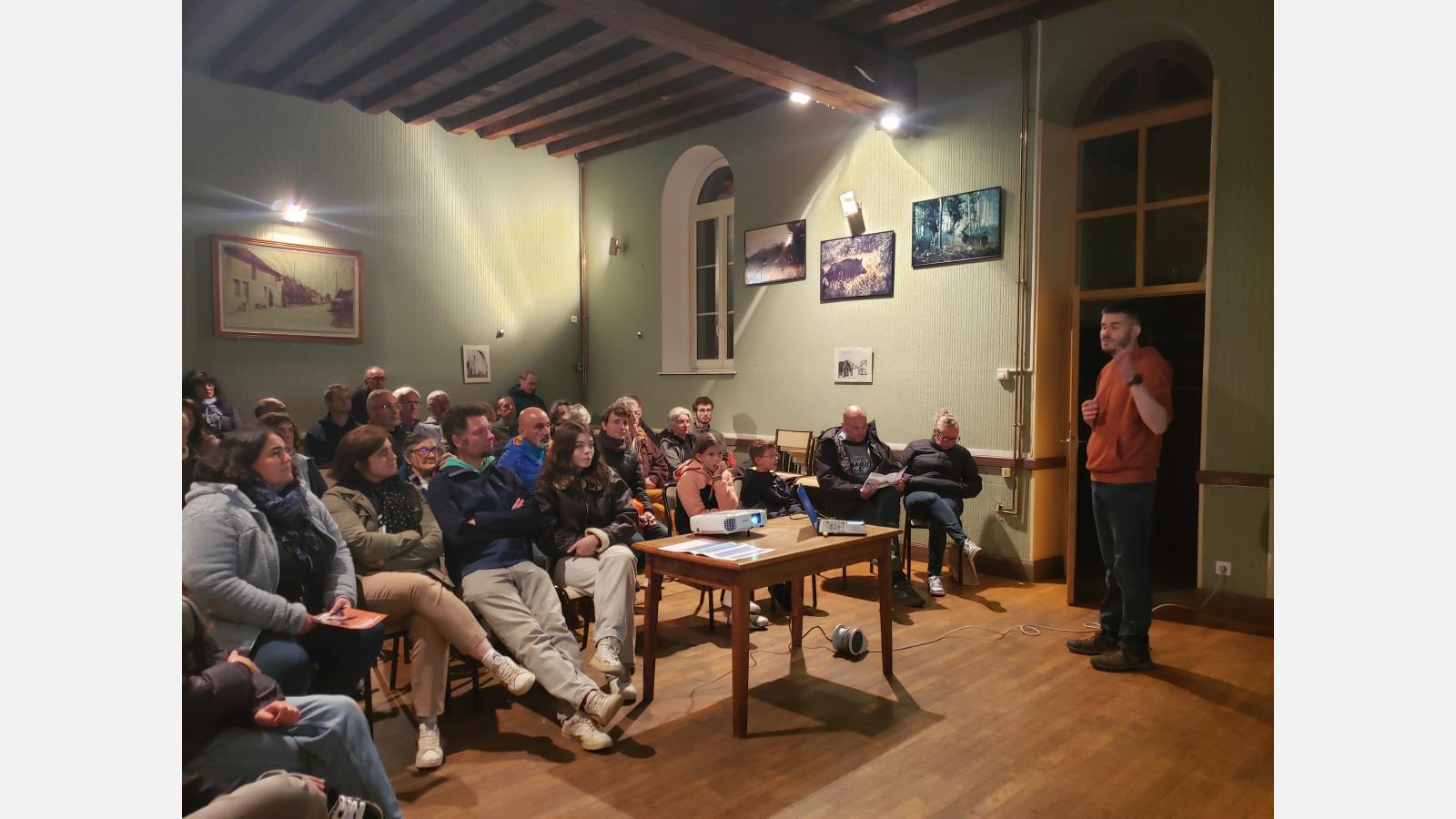 Salle remplie lors de la conférence chauves-souris à Vernot